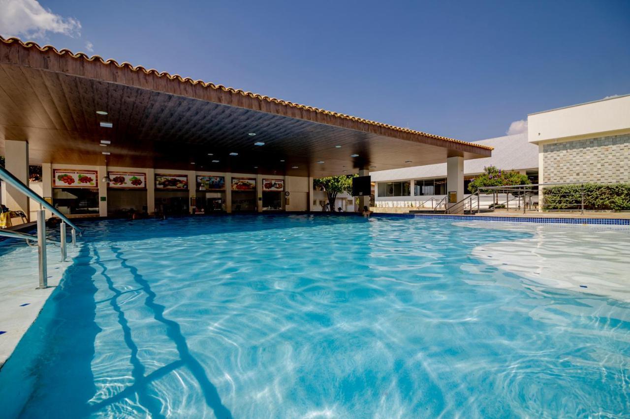 Diroma Resort Com Um Dia No Acqua Park Caldas Novas Exterior foto